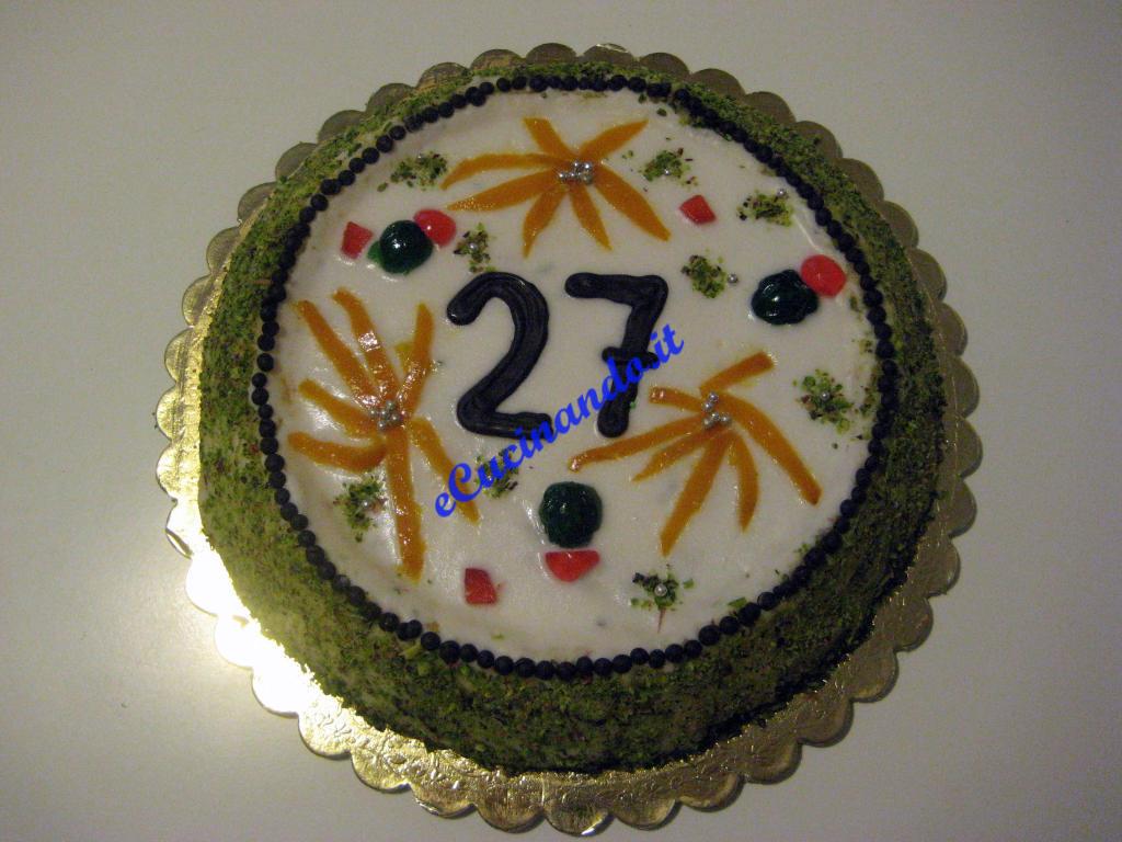 torta con scritto 27 anni